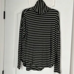 Micheal Kors Loose Fit Turtle Neck Large